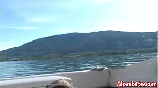 新鮮な変態熟女シャンダフェイはボートの外でアナルセックスをしています新しい映画