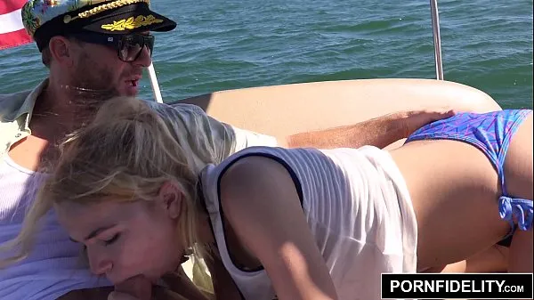 Nouveaux PORNFIDELITY Alina West enculée sur un bateau nouveaux films