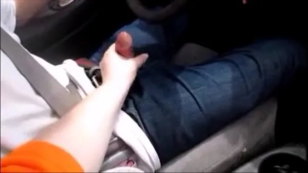 최신 Wife Give Husband Handjob While Driving Making Him Cum개의 새 영화