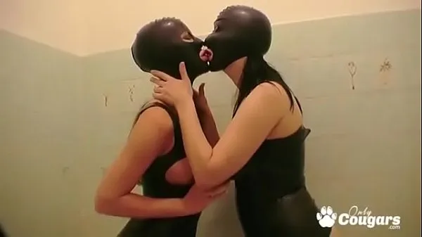 أحدث Two Latex Sluts Play With Each Other أفلام جديدة