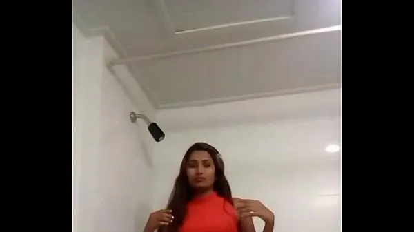 swathi naidu mostra seu corpo nu no banheiro novos filmes