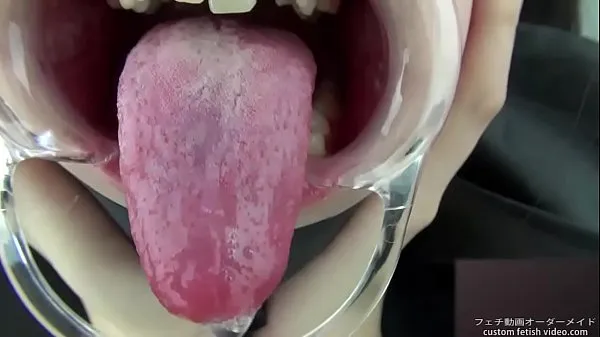 新鲜的 Saliva Tongue Fetish 新影片
