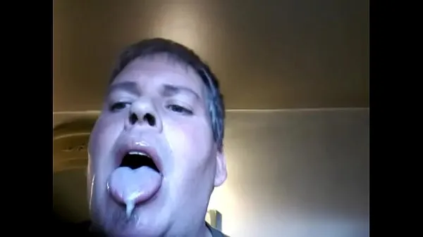 Świeże Faggot eating loads of his own cumnowe filmy