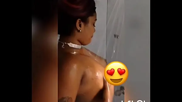 Nouveaux Jamaïcaine Scorpio Queen joue avec son auto dans la douche nouveaux films