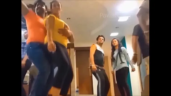 Nuovi hot Akshara Singh prova di danza con tette tremantifilm nuovi