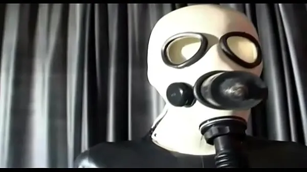 Tuoreet A hot slut in latex and gas mask, tastes some dildos in her mouth uutta elokuvaa