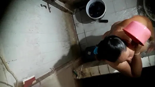 新鲜的 Secretly filming my sister taking a shower, big breasts. I want to fuck when I see it 新影片