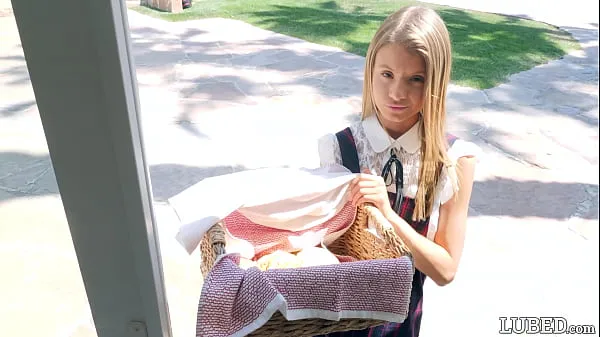 Se ve tan inocente y linda vendiendo galletas con su vestidito ... se la follan duro y se carga en su adorable y bonita cara (Asuna Foxpelículas nuevas frescas