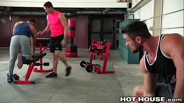 Nouveaux HotHouse Ryan Rose Ejaculation Pour 2 De Ses Garçons Au Gym nouveaux films