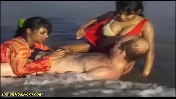 Friske interracial indian sex fun at the beach nye filmer