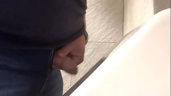 新鲜的 Public Toilet Cumshot 新影片