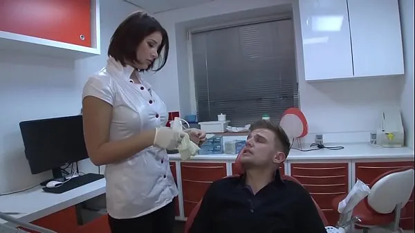 um jovem dentista o. dar sua buceta para evitar a reclamação do cliente para seu chefe novos filmes