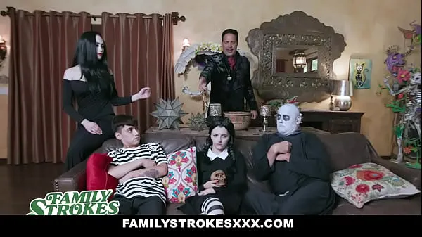 Audrey Noir, Kate Bloom- Addams StepFamily Parodia XXXpelículas nuevas frescas