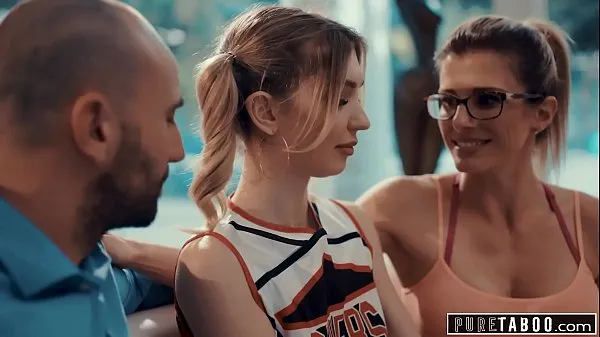 Frische PURE TABOO Cheerleaderin zum Sex mit Coach & ihrem Ehemann g neue Filme