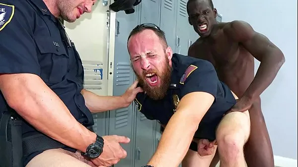 Frisse Two horny cops fucked by a black thug nieuwe films