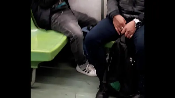 Nouveaux Sucer dans le métro nouveaux films