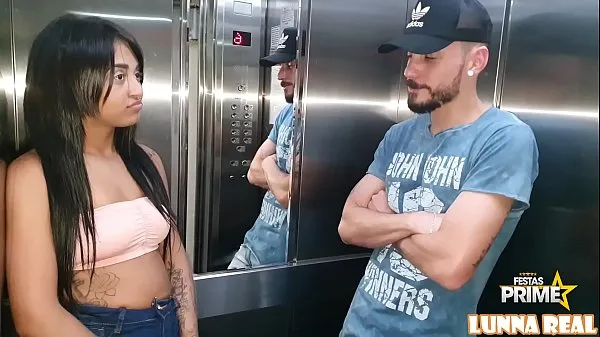 Fresh Neighbor Novinha Gostosa meets Gogo Perseu Endowed in the elevator and fucks him in the kitchen Complete at Red new Movies