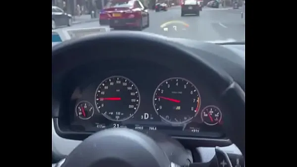 Frisse NYC Road Head in a BMW M5 Times Square nieuwe films