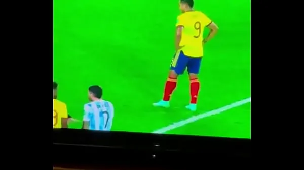 Colombian shaking her FAT ASS for GOAL novos filmes