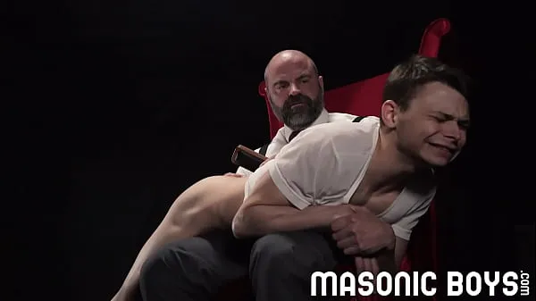 新鲜的 MasonicBoys - Master bear daddy spanks and milks young sub twink 新影片