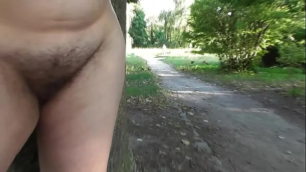 Nouveaux Poilue mature nue dans un parc public nouveaux films