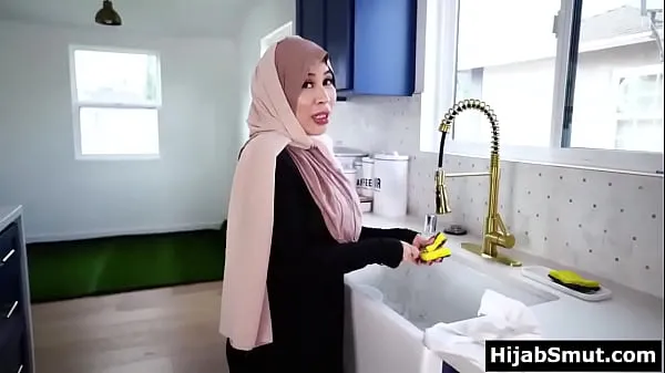 Hijab vestindo MILF muçulmana pegou marido fodendo brinquedo sexual novos filmes