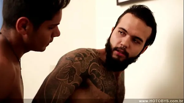 Yeni Tatuado gostoso dando pro amigo hétero yeni Film