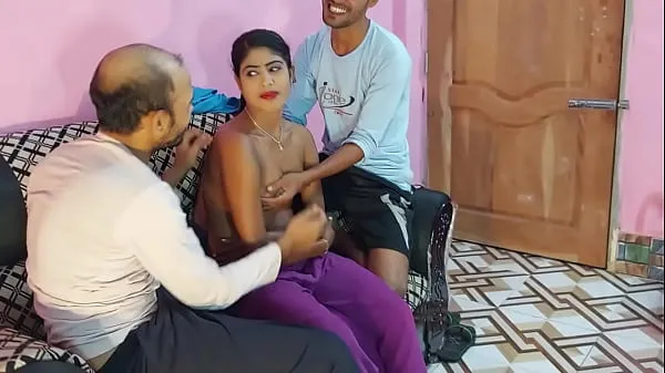 Uttaran20-La bengalí se la follan en el trío, por supuesto. Pero no solo se la follan a la chica negra, sino que los dos chicos se follan el coño apretado durante el trío del pueblo. La zorra y los chicos disfrutpelículas nuevas frescas