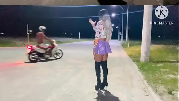BIKER WALKED BY AND SAW THE NAUGHTY IN A DRESS WITHOUT PANTIES AND CAME BACK TO PUT HER TO BREAST AND FUDER HER ASS IN THE MIDDLE OF THE STREET Filem baharu baharu