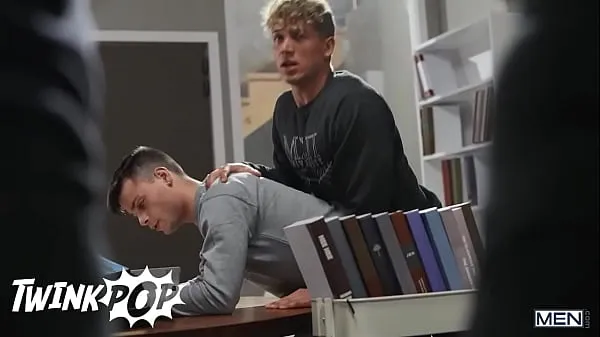 Nuovi Mentre era alla biblioteca dell'università Jock Felix Fox si è fatto succhiare il cazzo dal suo migliore amico Ryan Bailey - TWINKPOPfilm nuovi