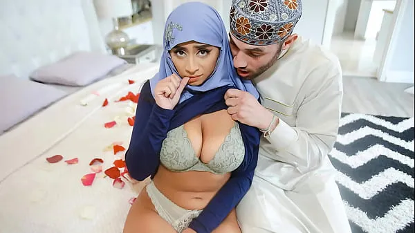 최신 Arab Husband Trying to Impregnate His Hijab Wife - HijabLust개의 새 영화