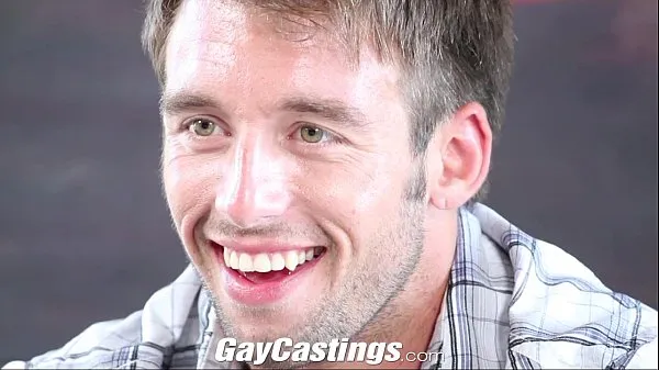 Frische GayCastings Hunky Auftragnehmer protzt und wichst neue Filme