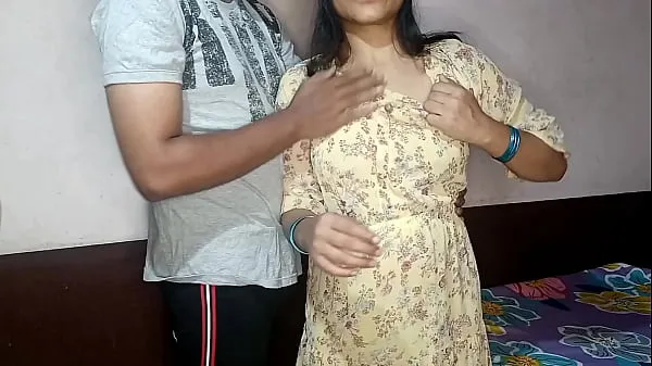 Nouveaux Madame a célébré la nuit en ayant des relations sexuelles avec un garçon du service de chambre audio hindi nouveaux films