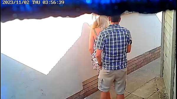 Frische Mutiges Paar beim öffentlichen Ficken vor CCTV-Kamera erwischt neue Filme