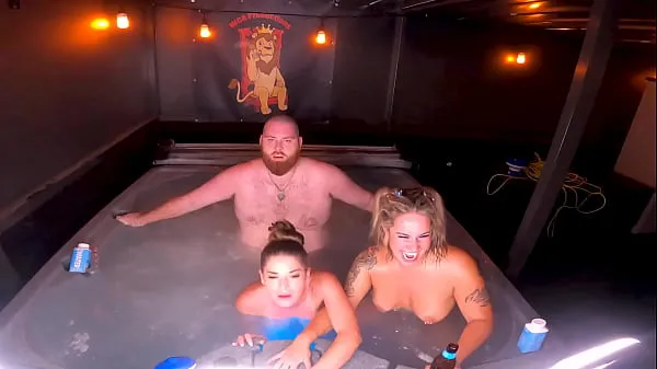 Friske Hot Tub Threesome With Kendra Heart And Misty Meaner WCA Productions nye filmer